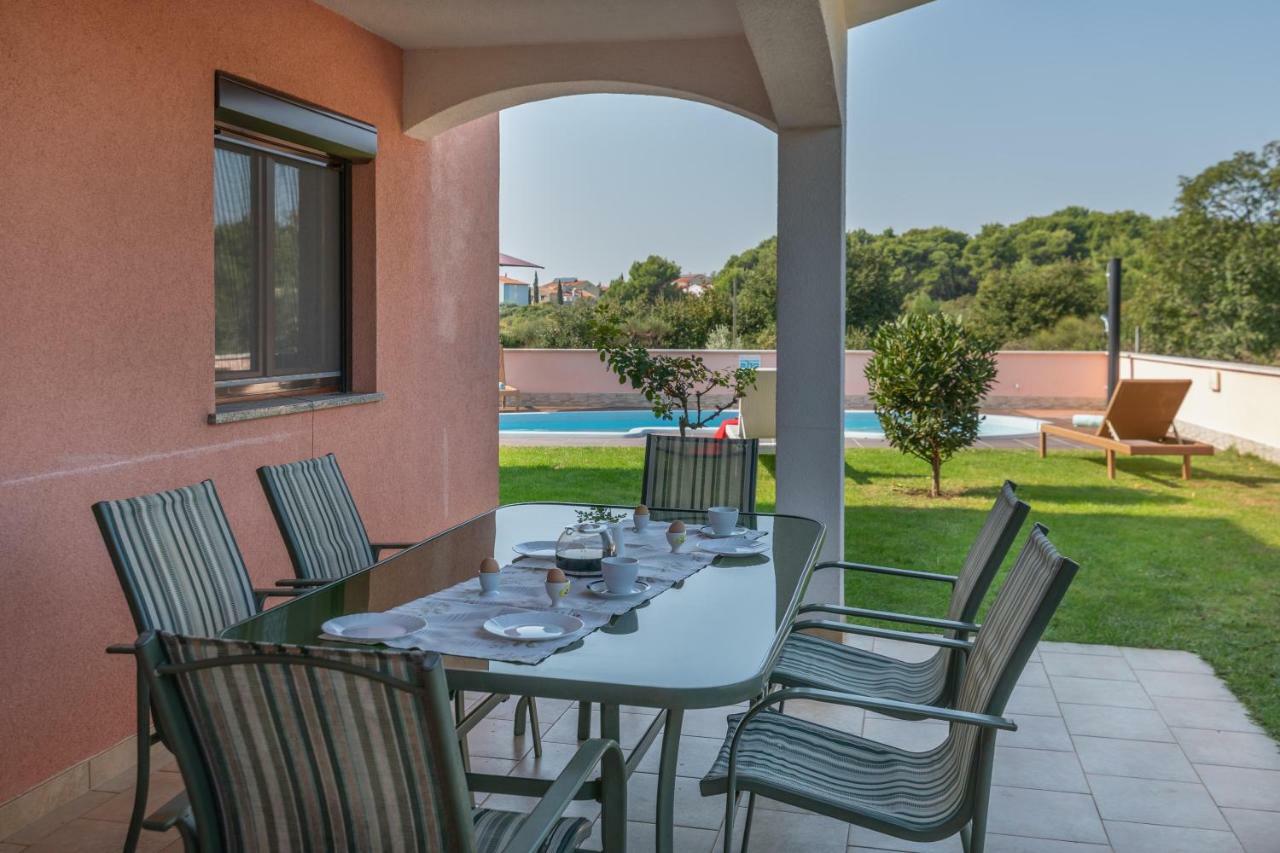 Ferienhaus Joy Ližnjan Eksteriør billede