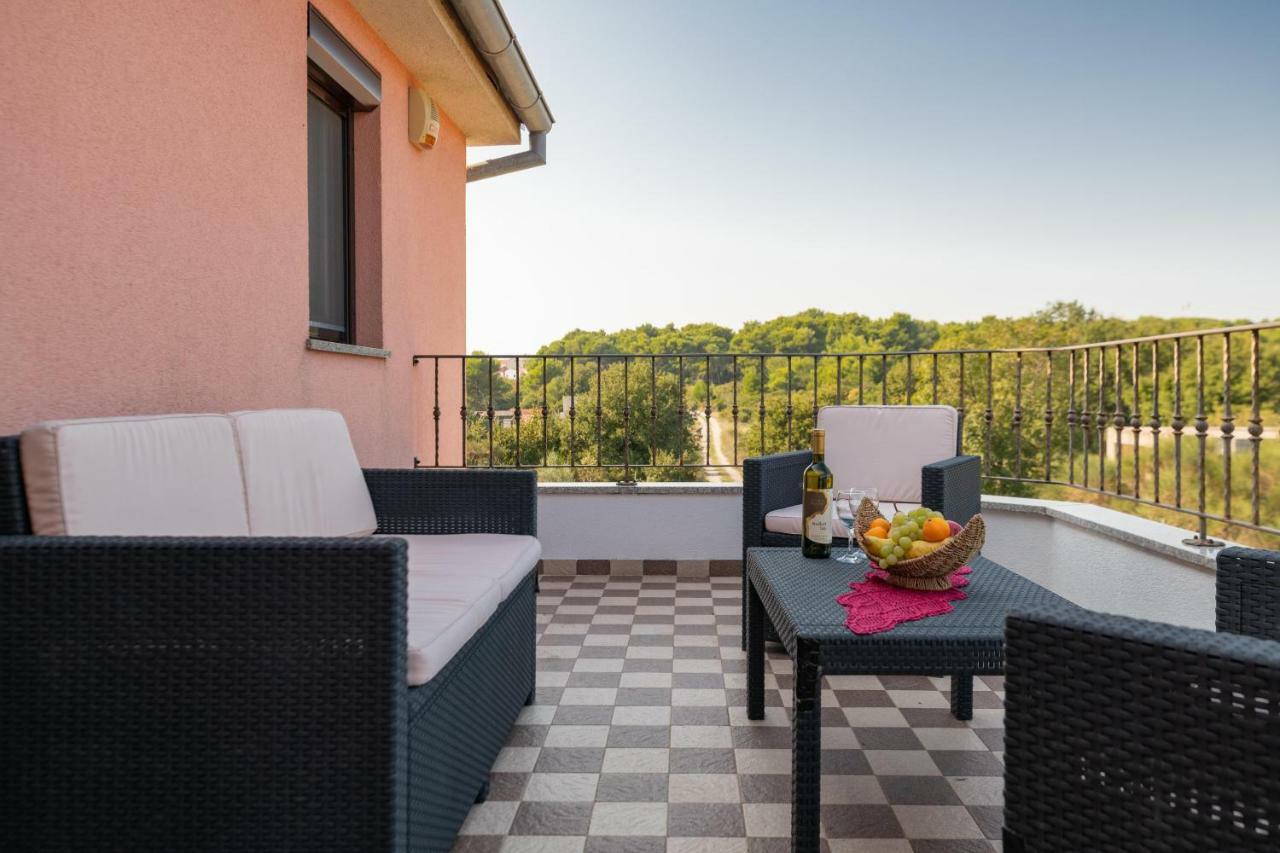 Ferienhaus Joy Ližnjan Eksteriør billede