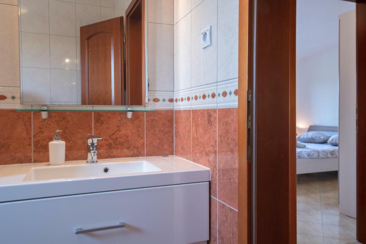Ferienhaus Joy Ližnjan Eksteriør billede
